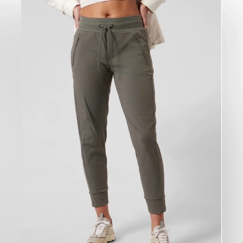 Athleta Trekkie North Jogger Olive Green Pants Size 8 Lightweight Travel Hiking - Picture 1 of 9